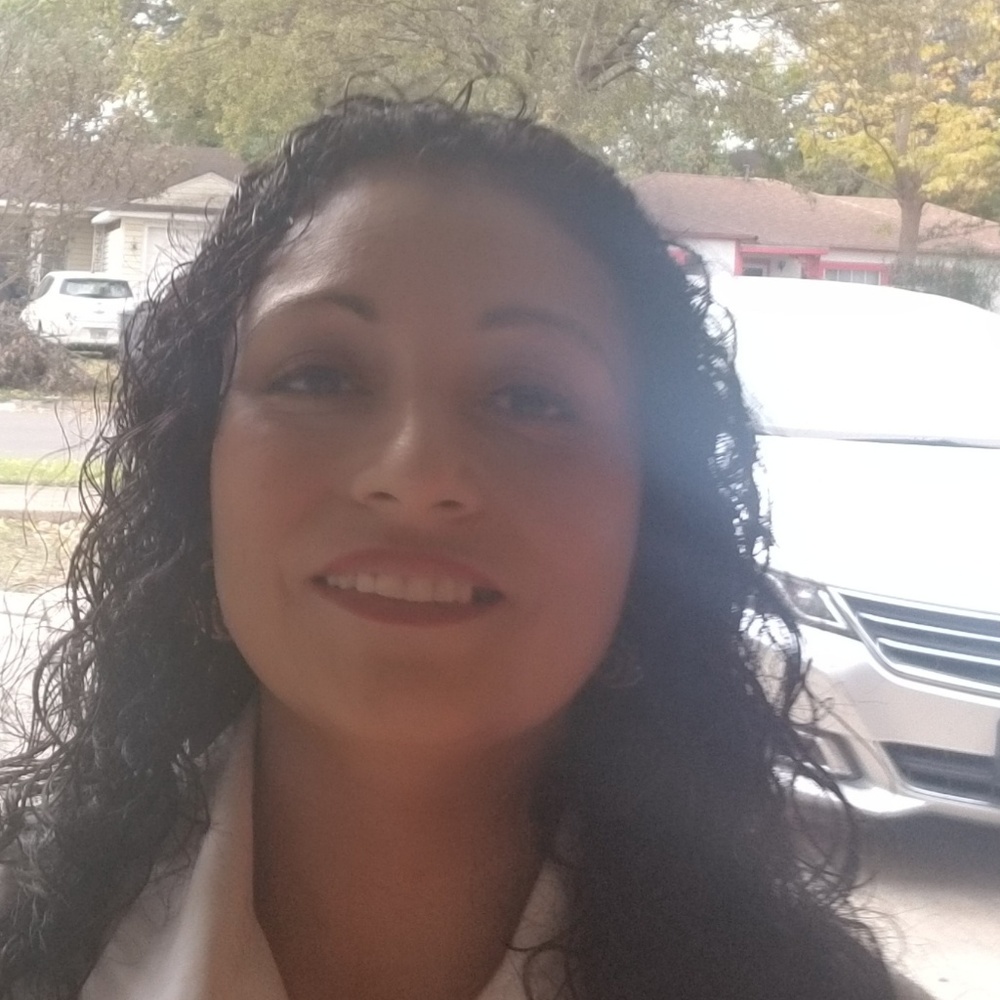 Meet your Posher, Yamile